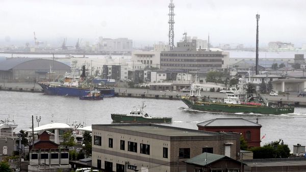Un cutremur cu magnitudinea de 8,7 loveste peninsula Kamchatka din Extremul Orient al Rusiei, generând un tsunami de până la 4 metri. Este cel mai puternic de pe planeta din 2011