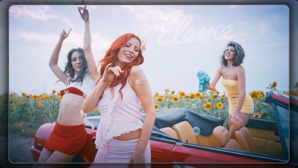 Elena Gheorghe își serbează ziua cu o lansare specială. "Piesa de la radio" este un HIT cu potențial viral
