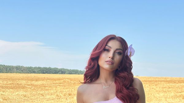 Elena Gheorghe, cadou muzical pentru fani, de ziua ei! Artista a lansat o melodie HOT! Ascultă cum sună “Piesa de la radio”