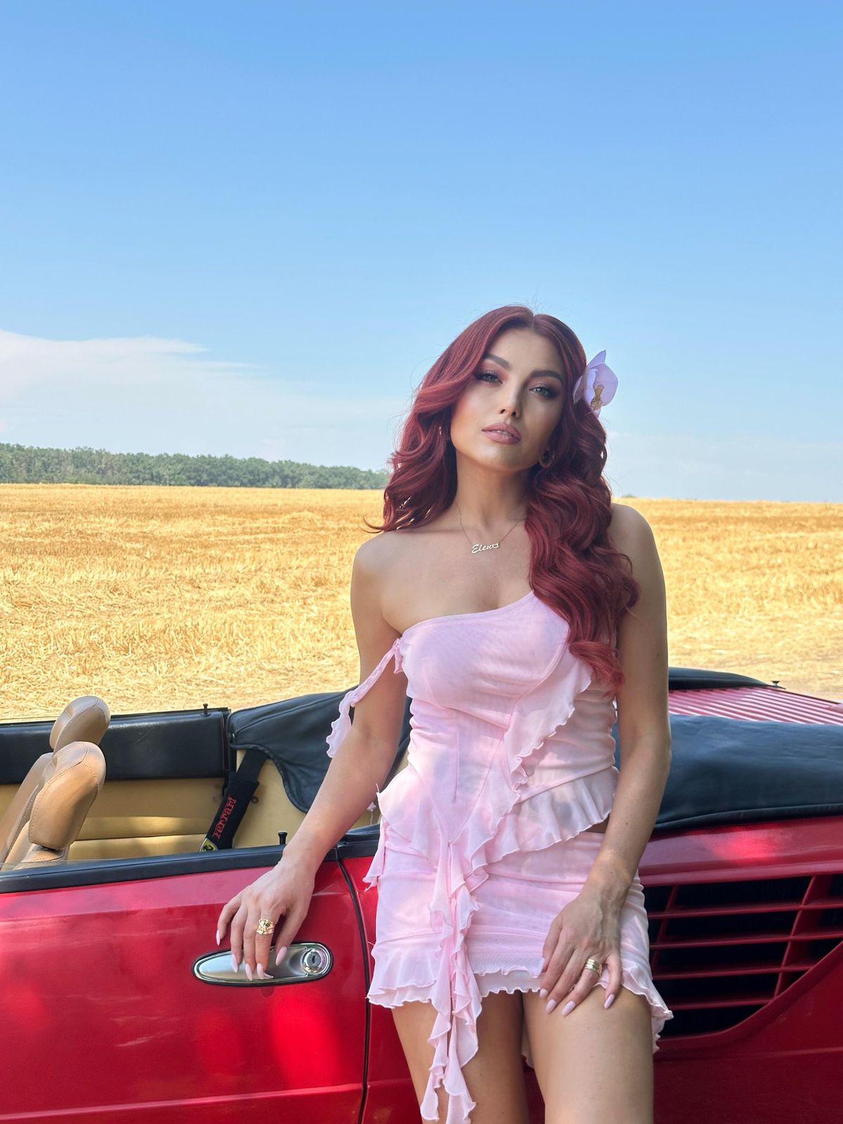 Elena Gheorghe, cadou muzical pentru fani, de ziua ei! Artista a lansat o melodie HOT! Ascultă cum sună “Piesa de la radio”