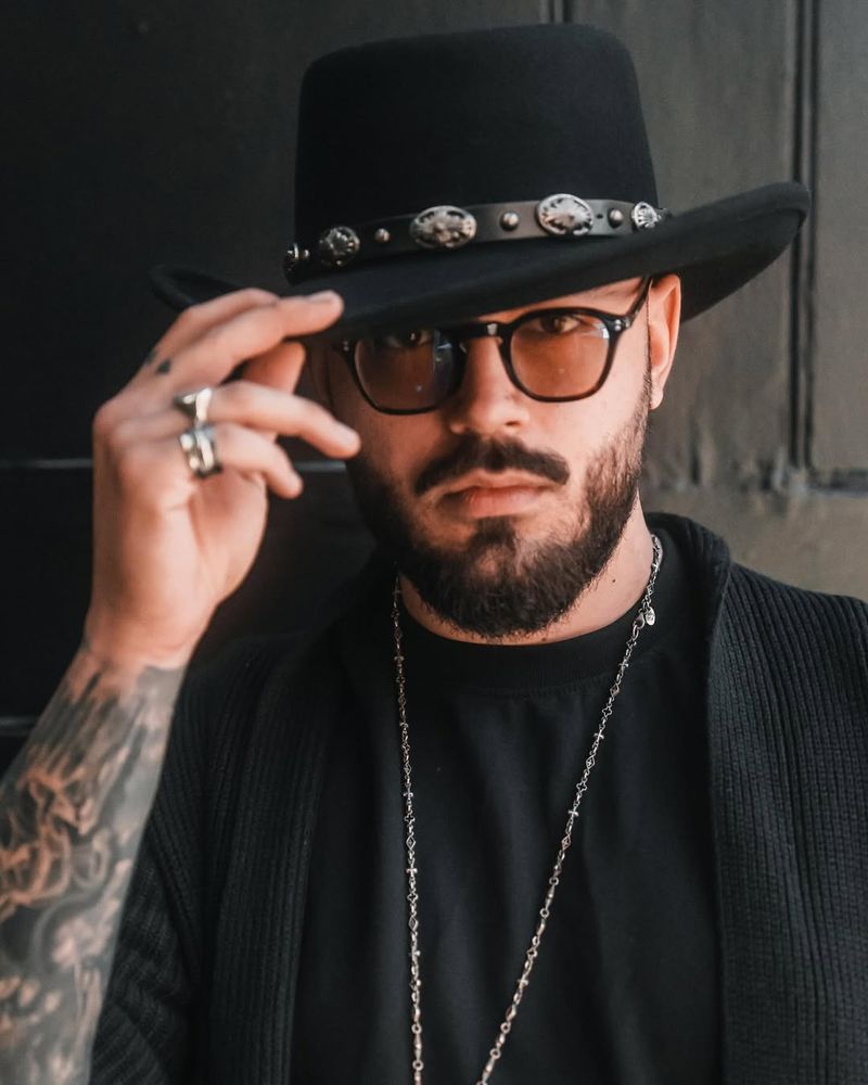 Victor Dorobanțu continuă să îl joace pe Thing în sezonul 2 din ”Wednesday”