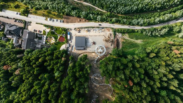 Primul forest coaster din Rom&acirc;nia, la Gura Humorului. C&acirc;t costă să te dai o tură?
