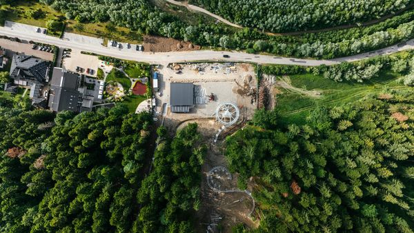 Primul forest coaster din România, la Gura Humorului. Cât costă să te dai o tură?