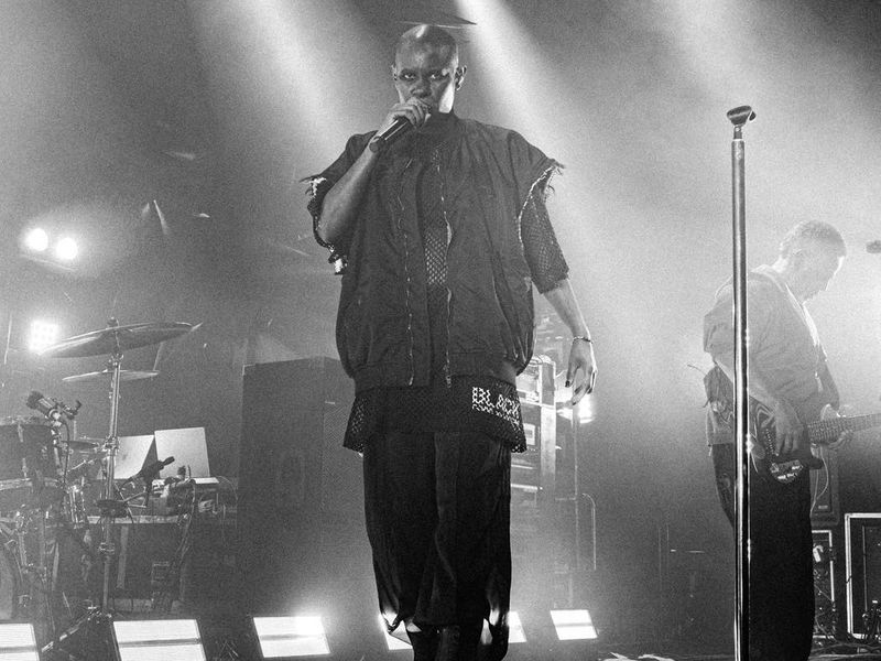 RUINE, nu ARTĂ! Ce a descoperit Skunk Anansie în spatele scenei de la Arenele Romane: 