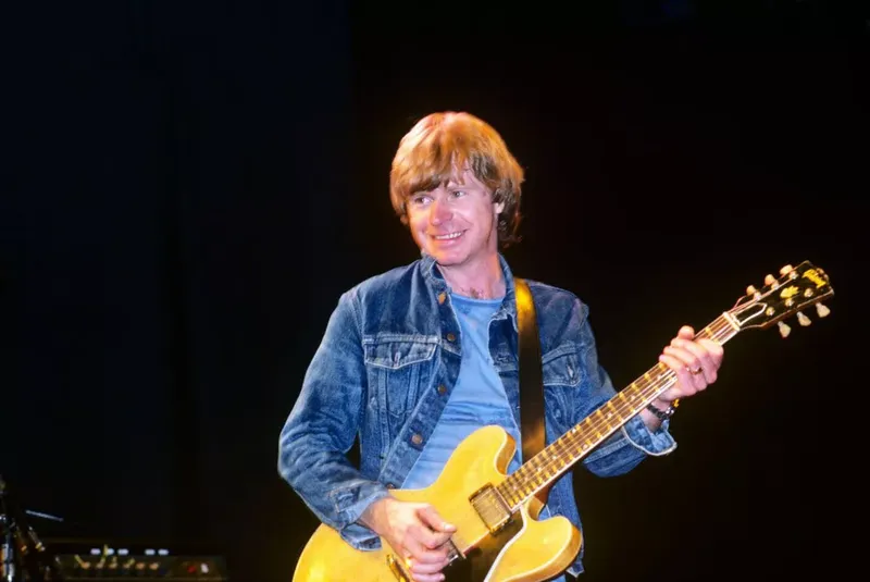 Cântărețul Dave Edmunds se află internat la spital