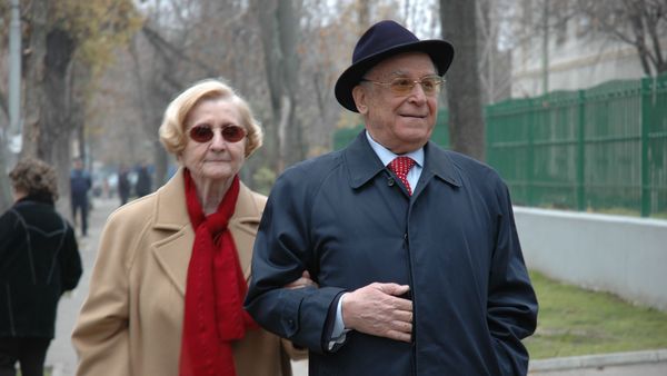Povestea de dragoste dintre Nina și Ion Iliescu. Unde și cum s-au cunoscut cei doi? Motivul pentru care fostul președinte și soția lui nu au avut copii