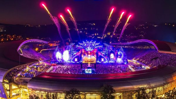 UNTOLD X merge mai departe, chiar și &icirc;n zi de doliu național! Festivalul &icirc;ncepe astăzi, 7 august 2025. Programul anunțat de organizatori