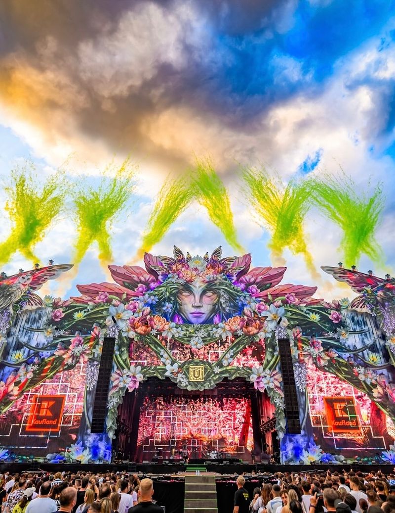 Festivalul Untold nu se oprește chiar dacă astăzi este doliu național 