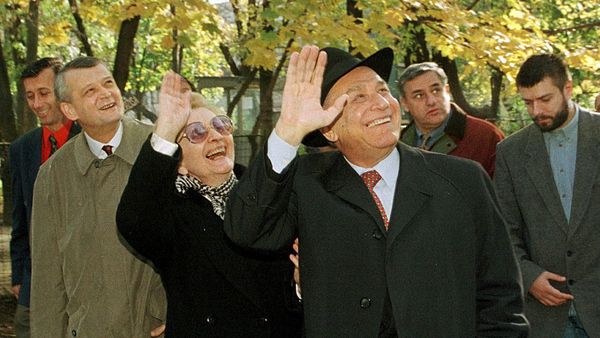 Fostul președinte al României, condus pe ultimul drum în aceste momente! IMAGINI DIN CIMITIR. Ion Iliescu s-a stins din viață la 95 de ani