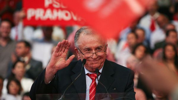 Cât ar fi costat sicriul lui Ion Iliescu? Fostul președinte a fost înmormântat cu onoruri militare la Cimitirul Militar Ghencea III din Capitală