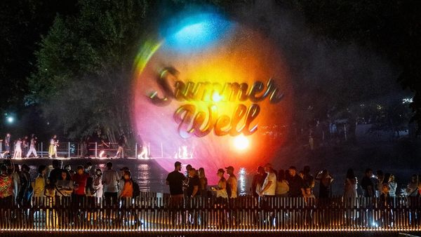 Line-up Summer Well 2025. Festivalul de la Domeniul Știrbey &icirc;ncepe m&acirc;ine, 8 august 2025. Cum ajungi la eveniment?