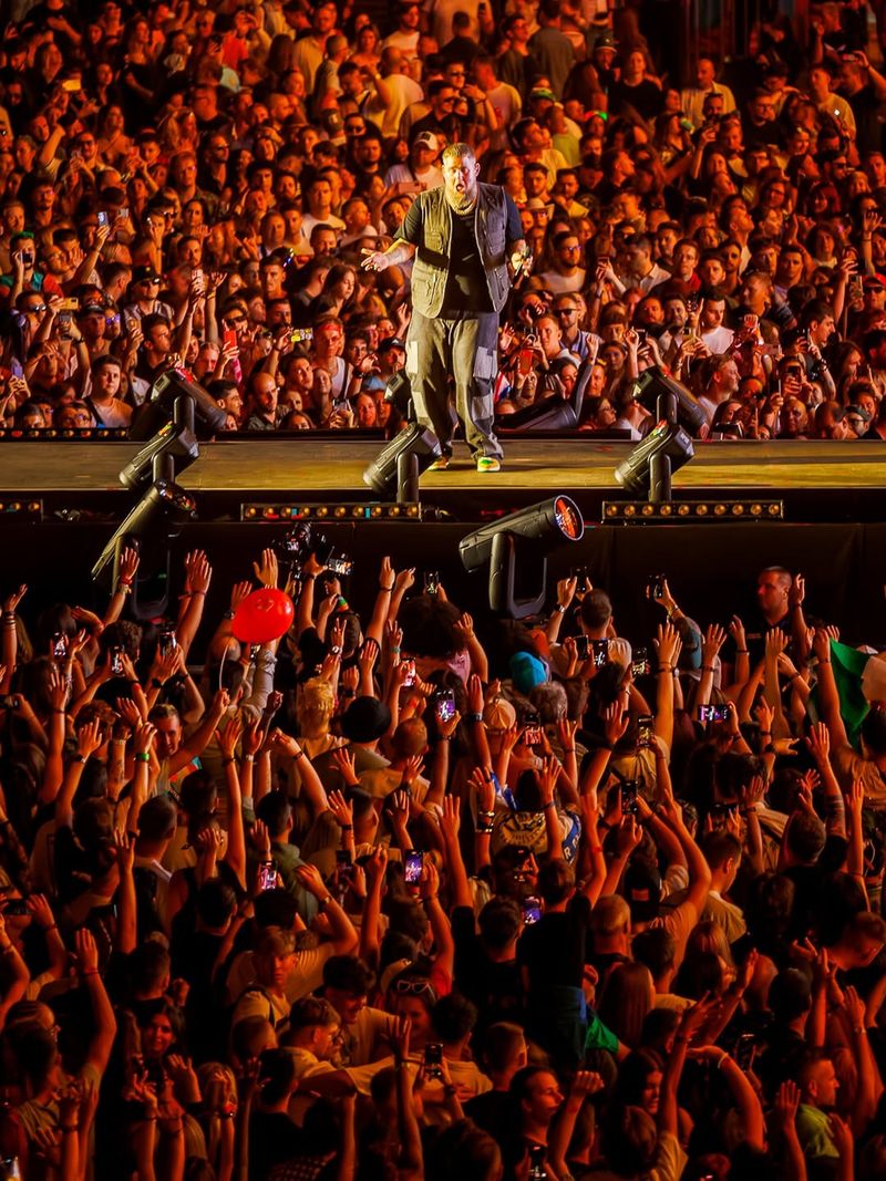 Zeci de mii de fanii la show-ul lui Rag'N'Bone Man de la Untold 