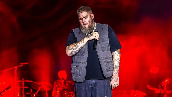 Cum a fost prima zi de UNTOLD X? Rag'N'Bone Man a electrizat scena principală cu un show de senzație! Zeci de mii de fani au c&acirc;ntat alături de el