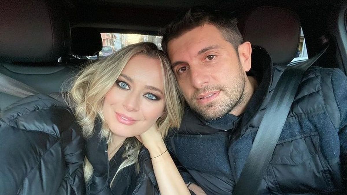 Laura Cosoi și Cosmin Curticăpean au aniversat 10 ani de căsnicie.