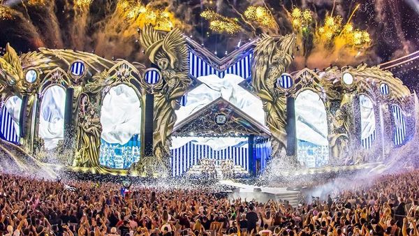 Moment unic la UNTOLD X! O tânără a fost cerută în căsătorie la concertul INNEI: „Știi de ce ești aici? Îți spune iubitul tău”. Reacția artistei a făcut senzație!