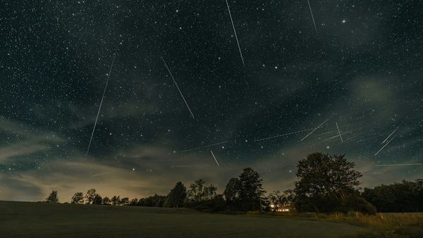 Spectacol pe cer &icirc;n august 2025! &Icirc;n ce zile se vor vedea cel mai bine PERSEIDELE? Iată locurile din care vei putea observa fără probleme ploaia de meteori