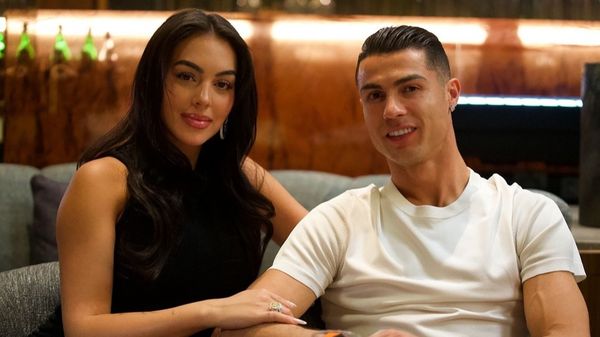Georgina Rodriguez, cerută &icirc;n căsătorie după 9 ani de relație: &bdquo;DA! &Icirc;n această viață și &icirc;n toate viețile mele&rdquo;. Cum arată și c&acirc;t ar fi costat inelul cu un diamant uriaș oferit de Cristiano Ronaldo?