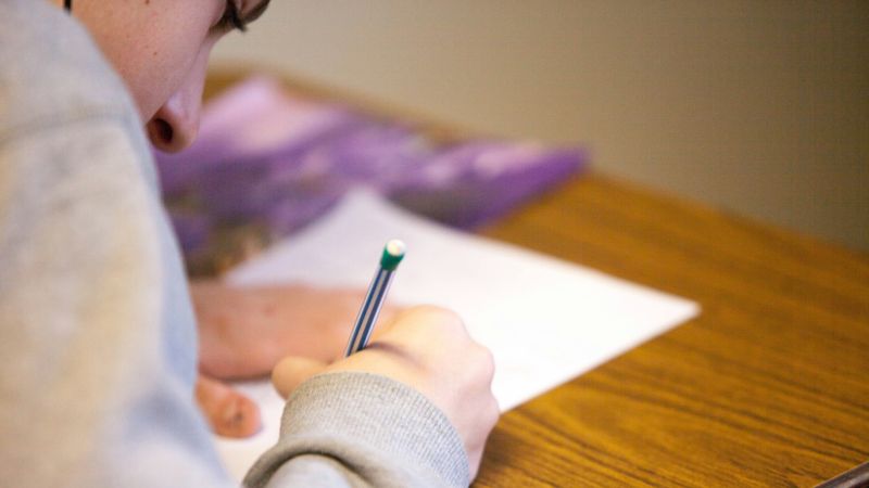 Incredibil ce a declarat un candidat la BAC-ul de toamnă! Cum a reușit să &icirc;nvețe operele la limba rom&acirc;nă cu ajutorul unui rapper: &bdquo;Am ascultat niște piese să le &icirc;nțeleg mai repede&rdquo;