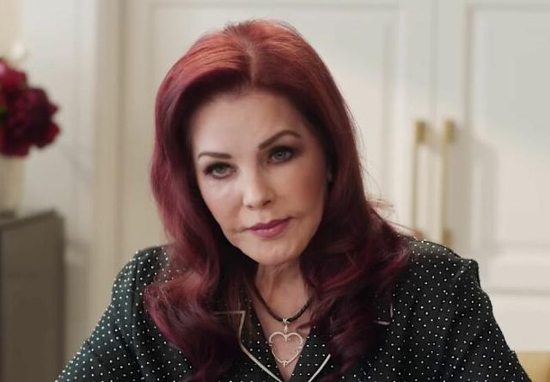 Priscilla Presley, acuzată că a deconectat aparatele care-i țineau fiica în viață. 