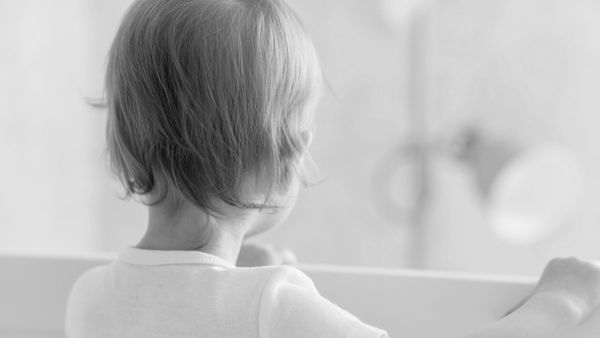 Durere fără margini pentru o familie de rom&acirc;ni! Băiețelul lor de numai 10 luni s-a stins din viață subit &icirc;n timp ce se aflau &icirc;n vacanță