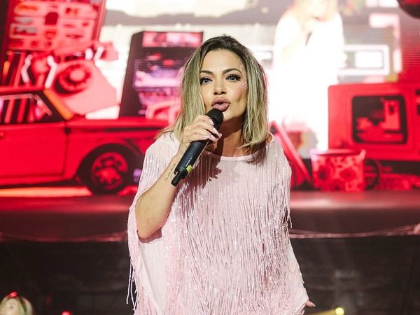 Moment viral cu Andreea Antonescu la o cantare! Artista a cantat intr-un concert fara spectatori! Comentariile pline de ironii curg intr-una pe Tiktok: "Erau 10 oameni cu tot cu personalul"