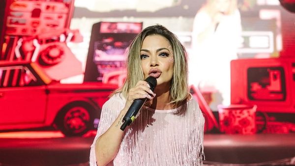 Moment viral cu Andreea Antonescu la o cantare! Artista a cantat intr-un concert fara spectatori! Comentariile pline de ironii curg intr-una pe Tiktok: "Erau 10 oameni cu tot cu personalul"