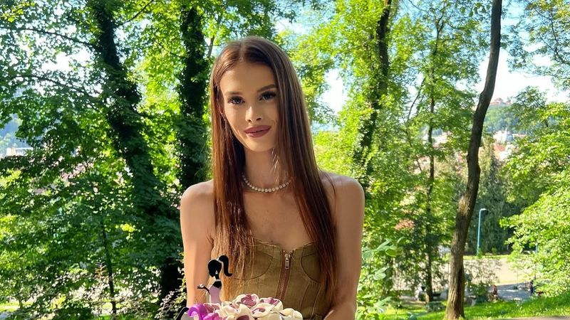 Teodora Marcu ar fi &icirc;mplinit 23 de ani! Urma să devină mamă pentru a doua oară, dar viața i-a fost curmată brusc de fostul iubit, care a &icirc;mpușcat-o mortal &icirc;n plină stradă. Ce mesaj au transmis apropiații: &bdquo;&Icirc;mi este așa dor de tine&rdquo;