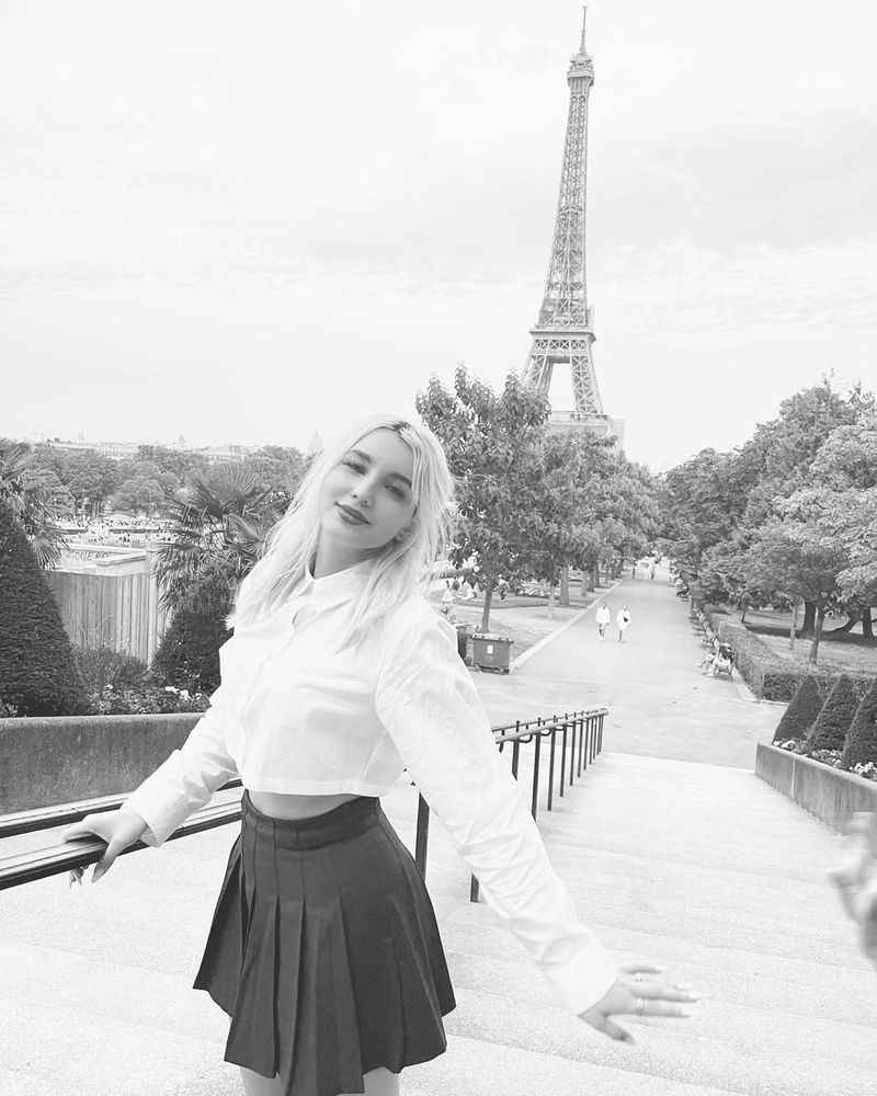 Vezi cum arăta Kira înainte de intervențiile estetice 