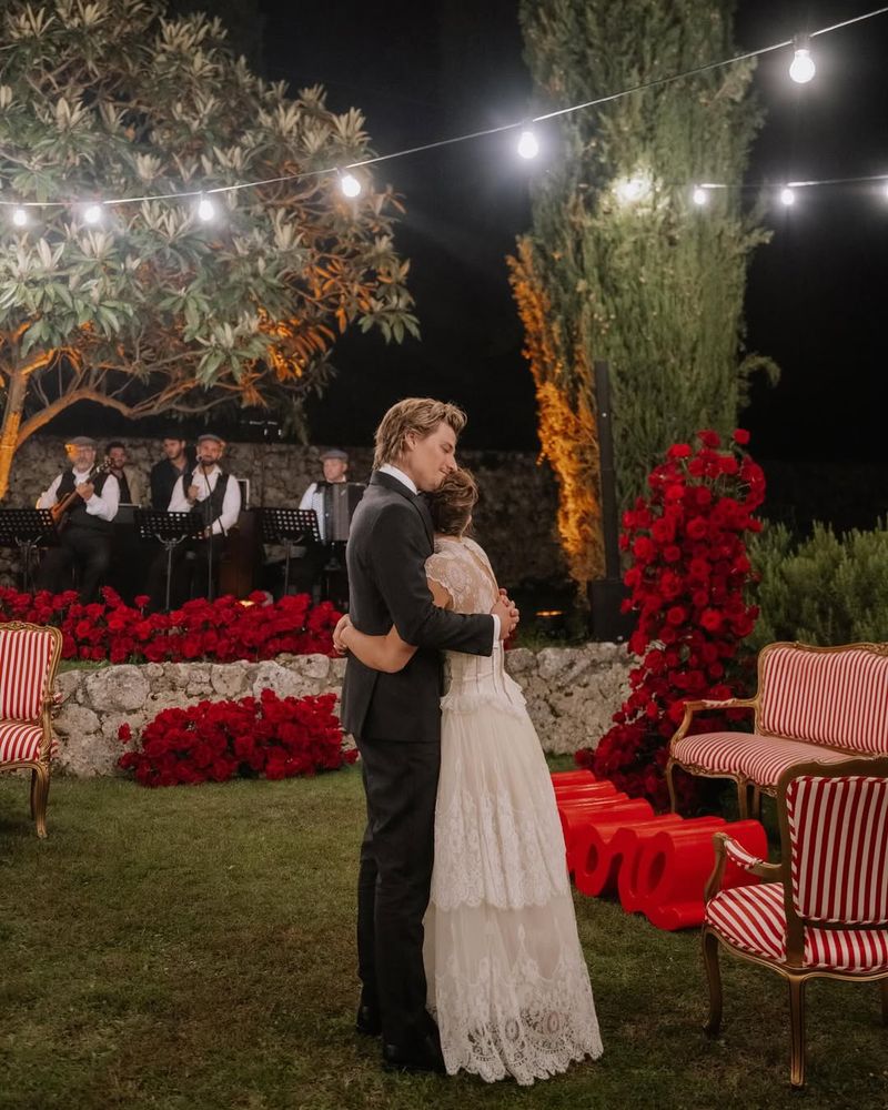 Millie Bobbi Brown si Jake Bongiovi au devenit parinti