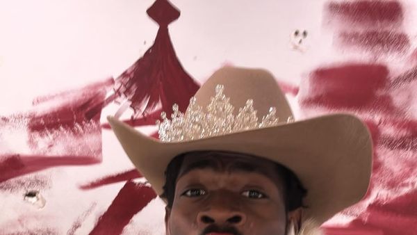 Lil Nas X a fost arestat în timp ce defila pe străzile din Los Angeles în slip şi cizme de cowboy
