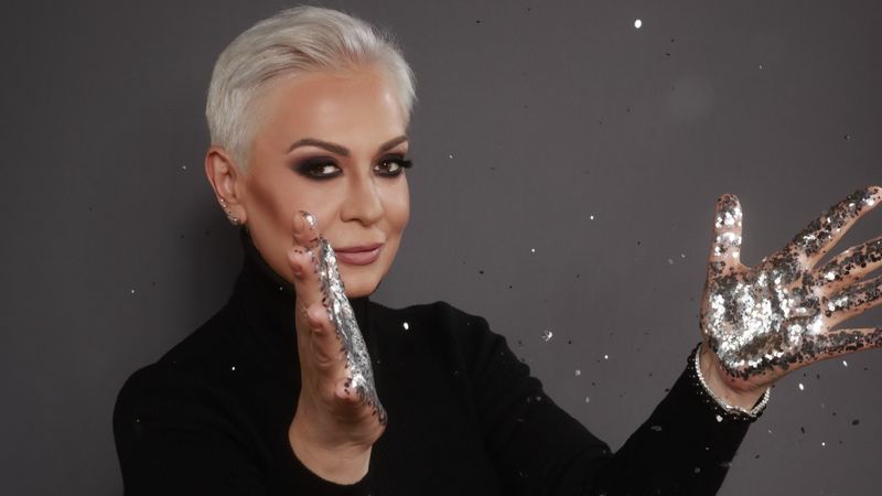 RĂSCOLITOR! Monica Anghel i-a adus un omagiu regretatei Laura Stoica, &icirc;ntr-un duet simbolic! Val de reacții după ce artista a interpretat piesa &bdquo;Un actor grăbit&rdquo; pe scena Festivalului Mamaia: &bdquo;Un moment plin de sensibilitate!&rdquo;