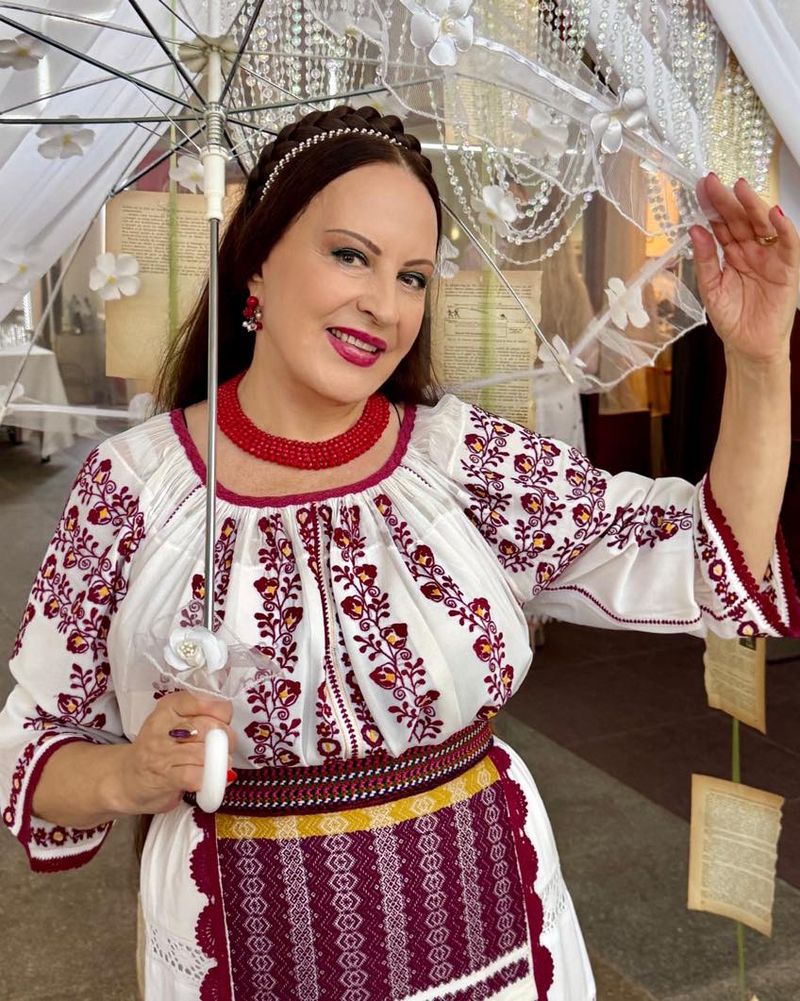 Bebe Mihu cere taxarea românilor care vor să participe la spectacolele de zilele comunelor sau în pițe 