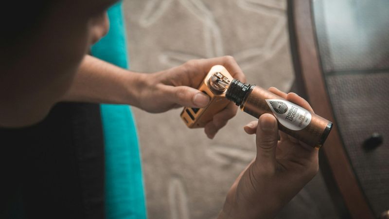 Ce trebuie să știi despre țigara electronică și cum să o &icirc;ntreții corect pentru o experiență plăcută?