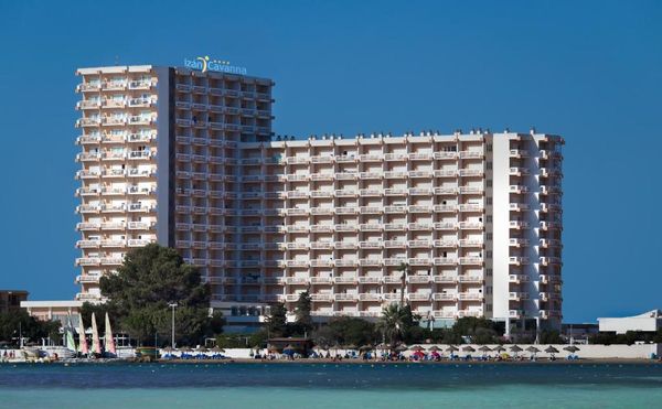 Teroare la un resort de 4 stele! Peste 100 de turiști, printre care un bebeluș de 15 luni și o femeie &icirc;nsărcinată, loviți de o toxiinfecție cu salmonella