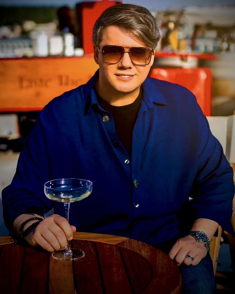 Mama lui Paul Surugiu a fost operată la picior 