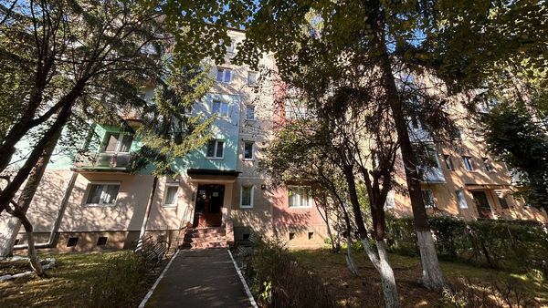 HALUCINANT! Fată de 13 ani, găsită de către mama ei spânzurată în locuința lor din Sibiu. Declarațiile vecinilor: „Era mai reținută ea și mai stingheră câteodată”