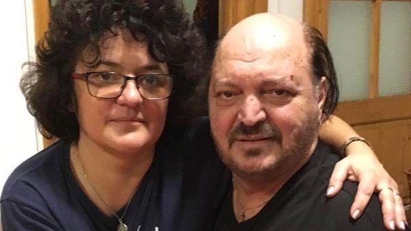 Răsturnare de situație &icirc;n cazul morții lui Victor Socaciu! Soția acestuia acuză sistemul sanitar din Rom&acirc;nia că l-a ucis pe &icirc;ndrăgitul artist. Declarațiile avocatei: &rdquo;Noi am bănuit, la un moment dat...&rdquo;