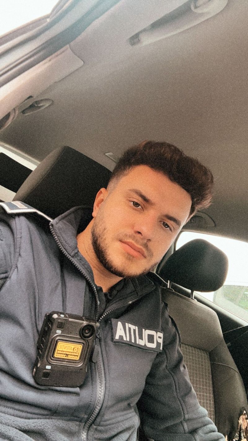 Iată cine este polițistul care l-a apărat pe livratorul nepalez 