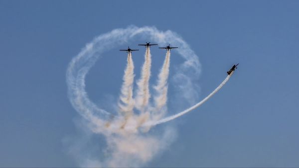 Program BIAS 2025. Sute de piloți vor face spectacol pe cer &icirc;ncep&acirc;nd de astăzi, 29 august. Cum se ajunge la Aeroportul Băneasa?