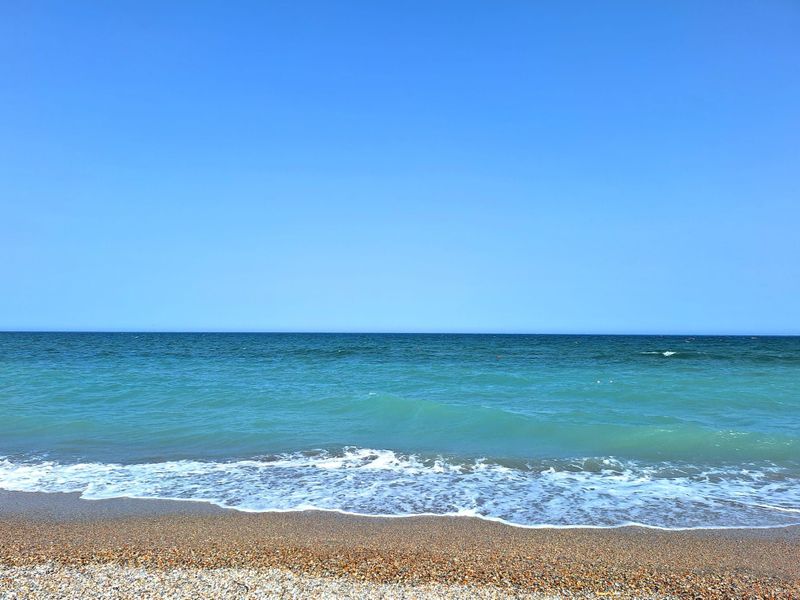 Cât costă o noapte de cazare la mare în septembrie 2025? 