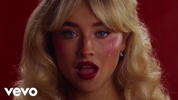 VIDEOCLIP: Sabrina Carpenter - Tears