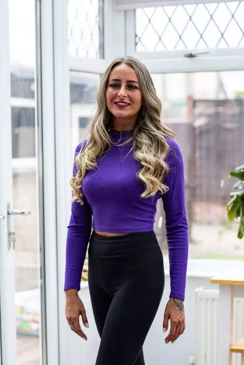 Prin ce a trecut Emma Louise din cauza fostului iubit? 