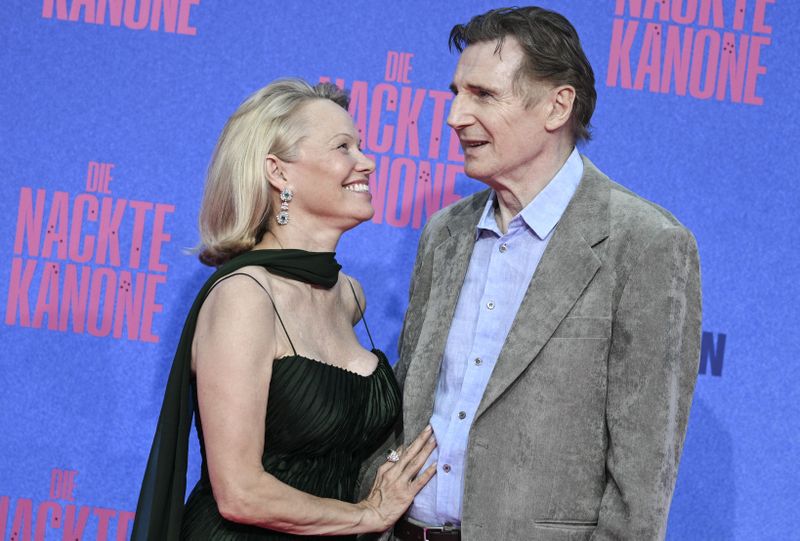 Liam Neeson si Pamela Anderson strategie de marketing?