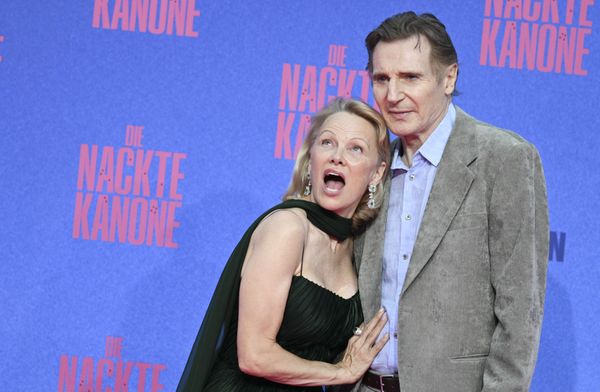 Pamela Anderson și Liam Neeson, &bdquo;cuplul anului&rdquo; de la Hollywood doar o strategie de marketing?