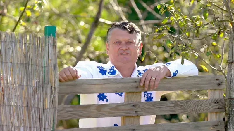 El este cunoscutul interpret de muzica populara care a murit dupa ce a pierdut batalia cu cancerul: "Cu inima fr&acirc;ntă, anunț plecarea prea devreme dintre noi a soțului meu iubit"