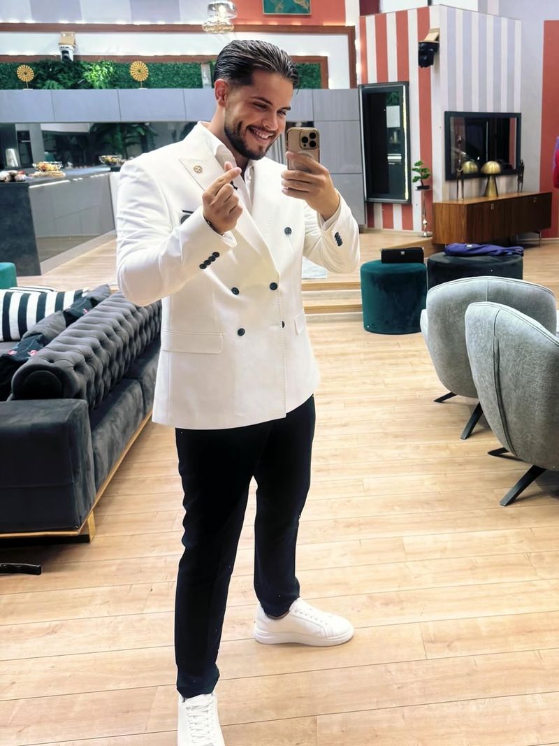 Dialog aprins între Neamțu și Robert 