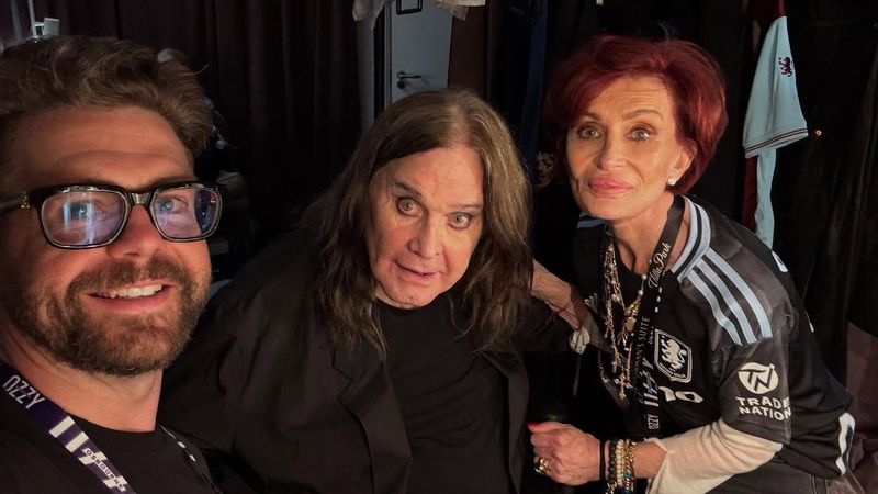 Jack Osbourne rupe tăcerea &icirc;n urma comentariilor jignitoare făcute de Roger Waters la adresa tatălui său: &bdquo;C&acirc;t de patetic și de depășit ai devenit&rdquo;. Fiul lui Ozzy Osbourne a dat de păm&acirc;nt cu fondatorul Pink Floyd