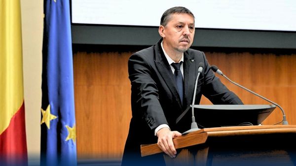 Norma la plata cu ora scade pentru profesori! Anunțul făcut de Ministrul Educației Daniel David: &bdquo;Anul trecut am avut 30.000 de norme la plata cu ora, iar anul acesta probabil vom ajunge la 15.000&rdquo;