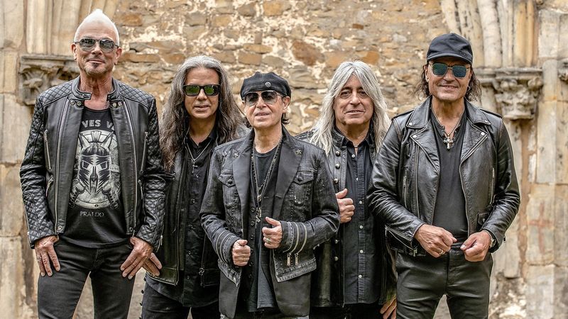 Ultimele pregătiri pentru concertul trupei SCORPIONS de la București! Ce condiții au pus membrii formației pentru a c&acirc;nta &icirc;n Rom&acirc;nia? Organizatorii nu au voie să se abată de la cererile lor