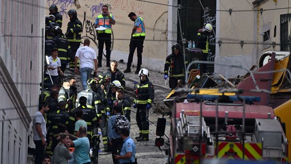 UPDATE: Bilanţul victimelor accidentului funicularului de la Lisabona creşte la 17 morţi şi 18 răniţi, cinci grav.